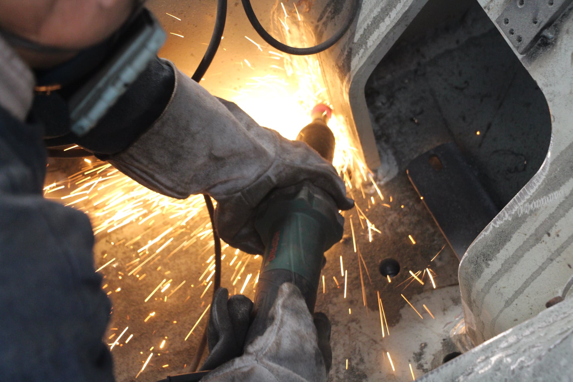 Deburring at Weld Seam Cleaning